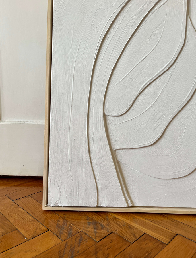 Topology 09-6 Kunst Relieffet i hvert stykke skjuler komprimert papir fra hurtigmoteindustrien, puster nytt liv i forkastede ressurser og forvandler dem til tankevekkende mesterverk.